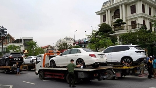Dàn xe sang bị tạm giữ tại nhà cựu Chủ tịch UBND TP Hạ Long đứng tên ai?