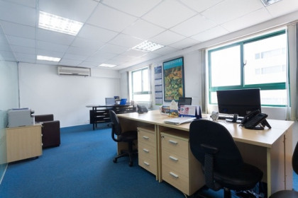 Nếu mỗi người cần 8 m2 để làm việc thì diện tích văn phòng tại TP HCM là bao nhiêu?