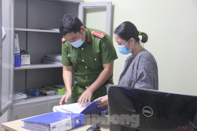 Công an khám xét CDC Đà Nẵng, thu giữ nhiều tài liệu ảnh 4