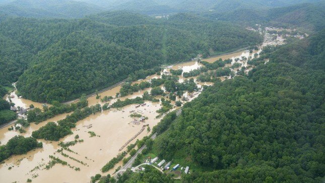 Mỹ: Mưa lớn gây đại hồng thủy ở Kentucky, 16 người thiệt mạng ảnh 2