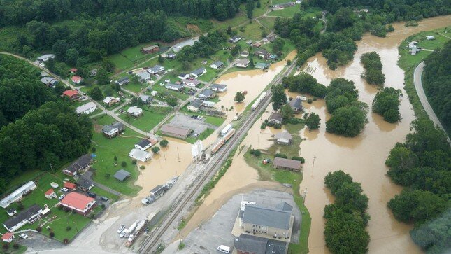 Mỹ: Mưa lớn gây đại hồng thủy ở Kentucky, 16 người thiệt mạng ảnh 1