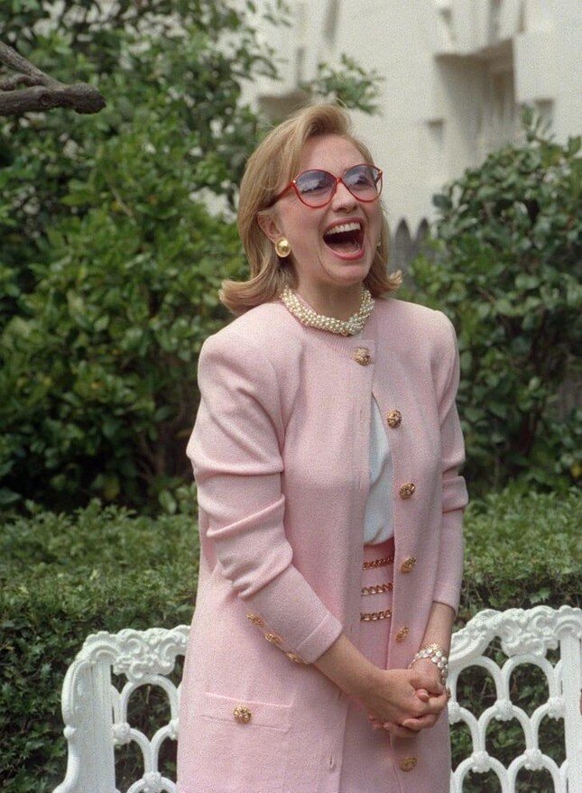 Ẩn ý bộ đồ màu hồng của bà Pelosi ở Đài Loan (Trung Quốc) ảnh 3