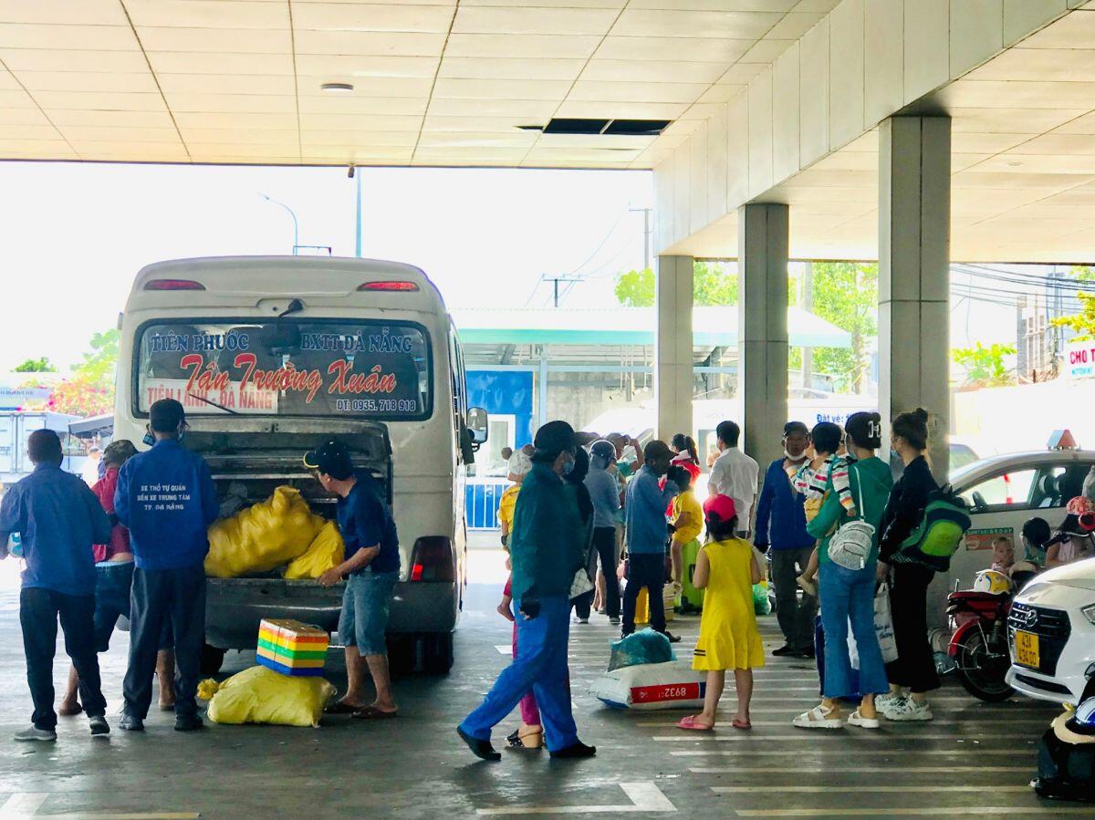 Ngày cuối kỳ nghỉ lễ 2/9, sân bay, bến xe ở Đà Nẵng tấp nập hành khách ảnh 11