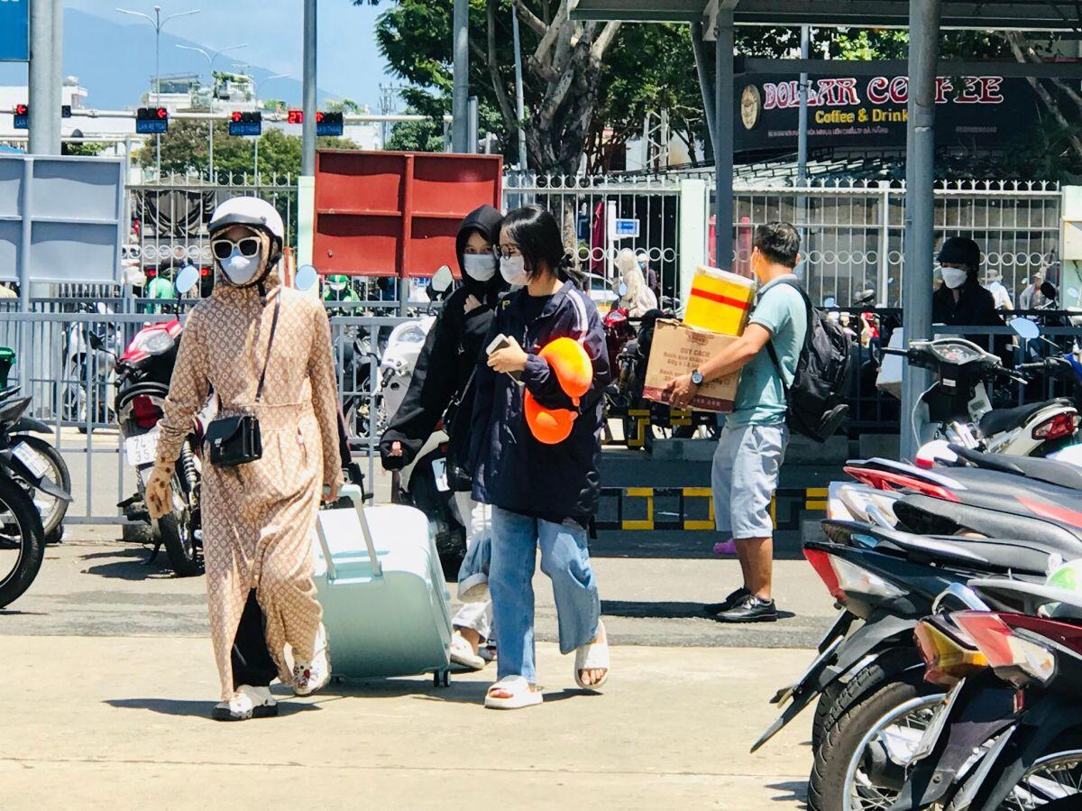 Ngày cuối kỳ nghỉ lễ 2/9, sân bay, bến xe ở Đà Nẵng tấp nập hành khách ảnh 15