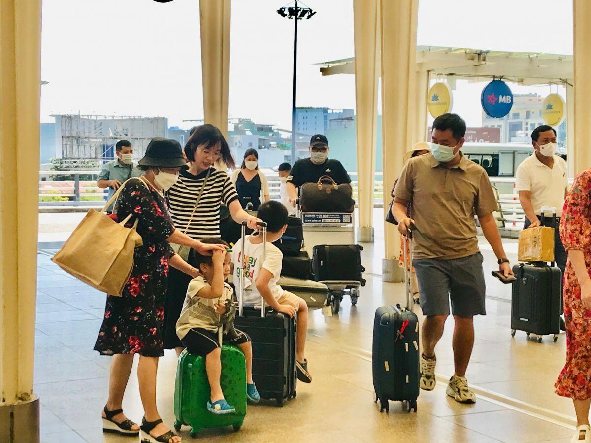 Ngày cuối kỳ nghỉ lễ 2/9, sân bay, bến xe ở Đà Nẵng tấp nập hành khách ảnh 3