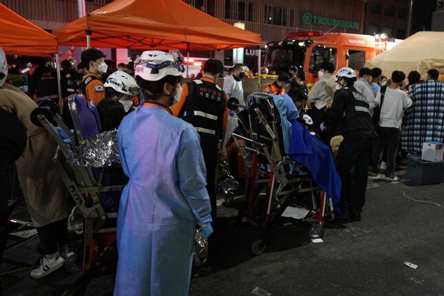 Giẫm đạp kinh hoàng ở Seoul: Số người chết lên đến 120, Tổng thống Yoon họp khẩn ảnh 5
