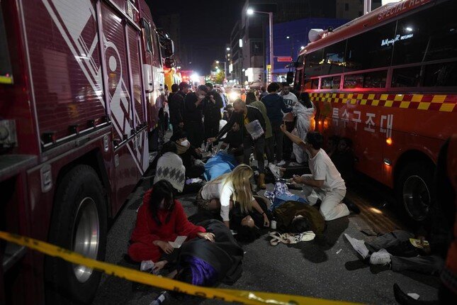 Giẫm đạp kinh hoàng ở Seoul: Số người chết lên đến 120, Tổng thống Yoon họp khẩn ảnh 6
