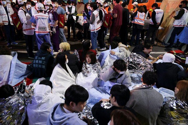 Giẫm đạp kinh hoàng ở Seoul: Số người chết lên đến 120, Tổng thống Yoon họp khẩn ảnh 3