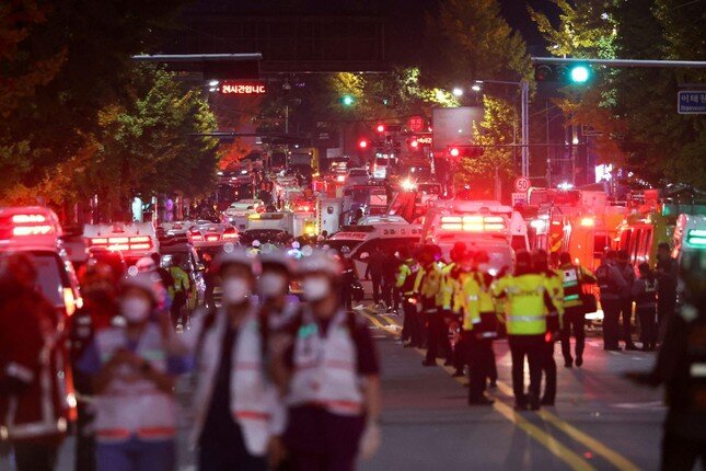 Giẫm đạp kinh hoàng ở Seoul: Số người chết lên đến 120, Tổng thống Yoon họp khẩn ảnh 2