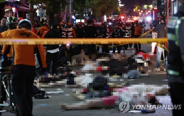 Giẫm đạp kinh hoàng ở Seoul: Số người chết lên đến 120, Tổng thống Yoon họp khẩn ảnh 8