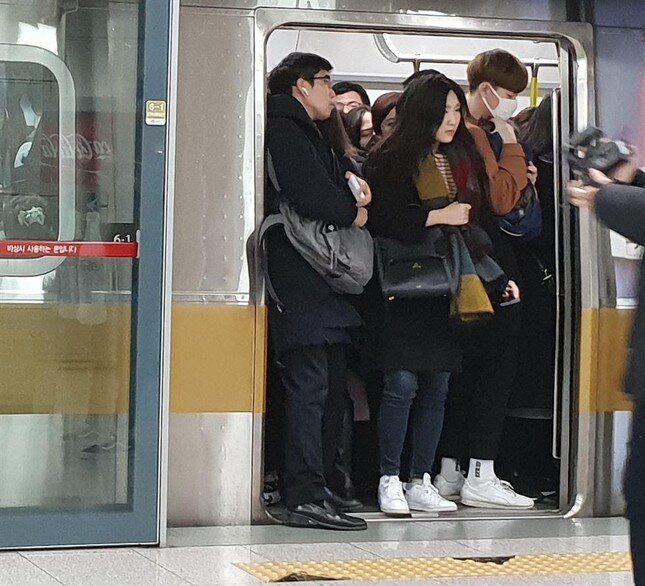 Dân Hàn Quốc e ngại tàu điện ngầm sau thảm họa giẫm đạp Itaewon ảnh 2
