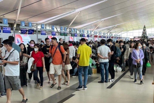 Hàng nghìn khách du lịch đang mắc kẹt ở Phú Quốc ảnh 3
