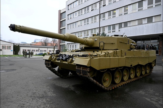 Mỹ, Đức sắp gửi hàng loạt xe tăng, Ukraine hy vọng ‘thay đổi cuộc chơi’ ảnh 1
