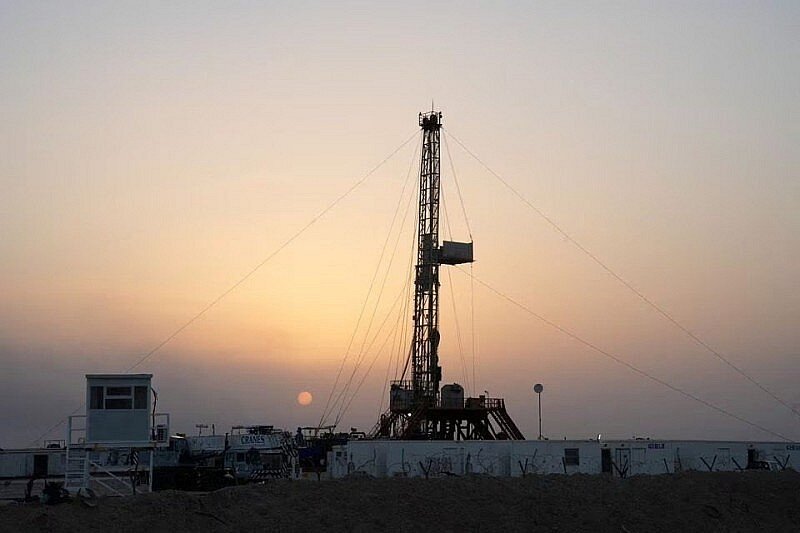 Một giàn khoan dầu được sử dụng để khoan tại mỏ dầu Zubair ở Basra, Iraq (ảnh: Reuters) 