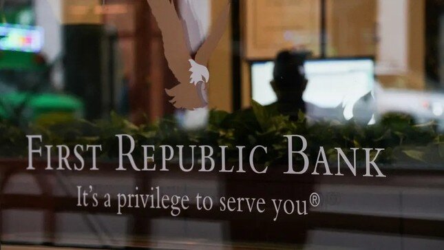First Republic Bank của Mỹ phá sản, khách ồ ạt rút hơn 100 tỷ USD ảnh 1