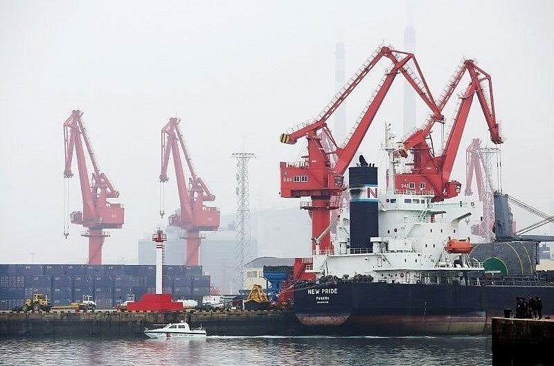 Một tàu chở dầu thô tại cảng Thanh Đảo, tỉnh Sơn Đông, Trung Quốc (ảnh: Reuters) 