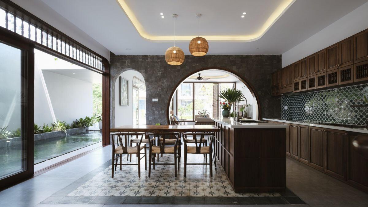 Biệt thự Q Villa 250m2 phong cách Á Đông Thiết kế của ngôi nhà theo phong cách kiến trúc Á Đông đương đại, một sự kết hợp hoàn hảo giữa việc kế thừa vẻ đẹp truyền thống và phát huy những tinh hoa của văn hóa hiện đại.