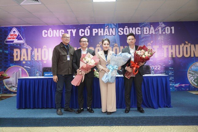 Ca sĩ Khánh Phương hé lộ về vợ đại gia trong giải trình cáo buộc mua cổ phiếu chui ảnh 1