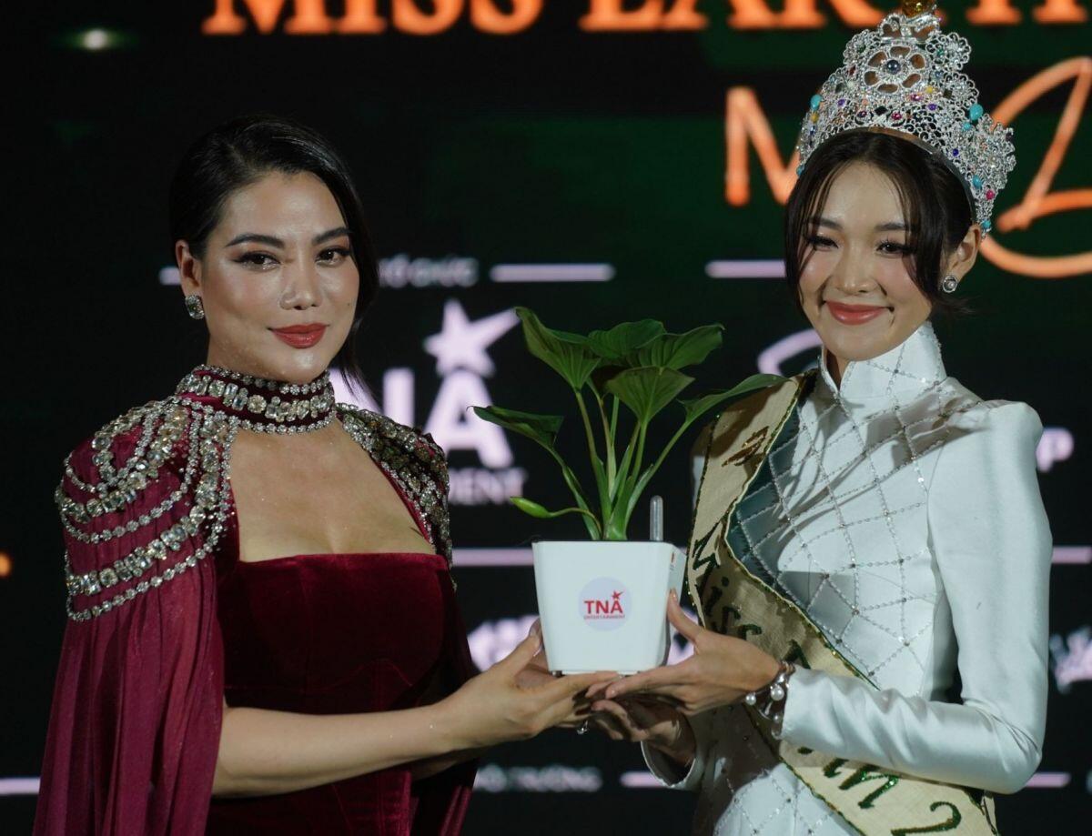 Cận cảnh nhan sắc Hoa hậu Trái Đất khi đến Việt Nam ảnh 3