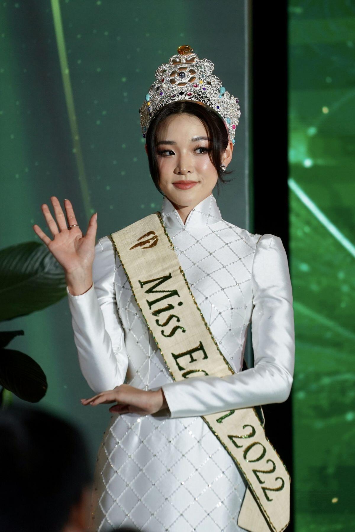 Cận cảnh nhan sắc Hoa hậu Trái Đất khi đến Việt Nam ảnh 7