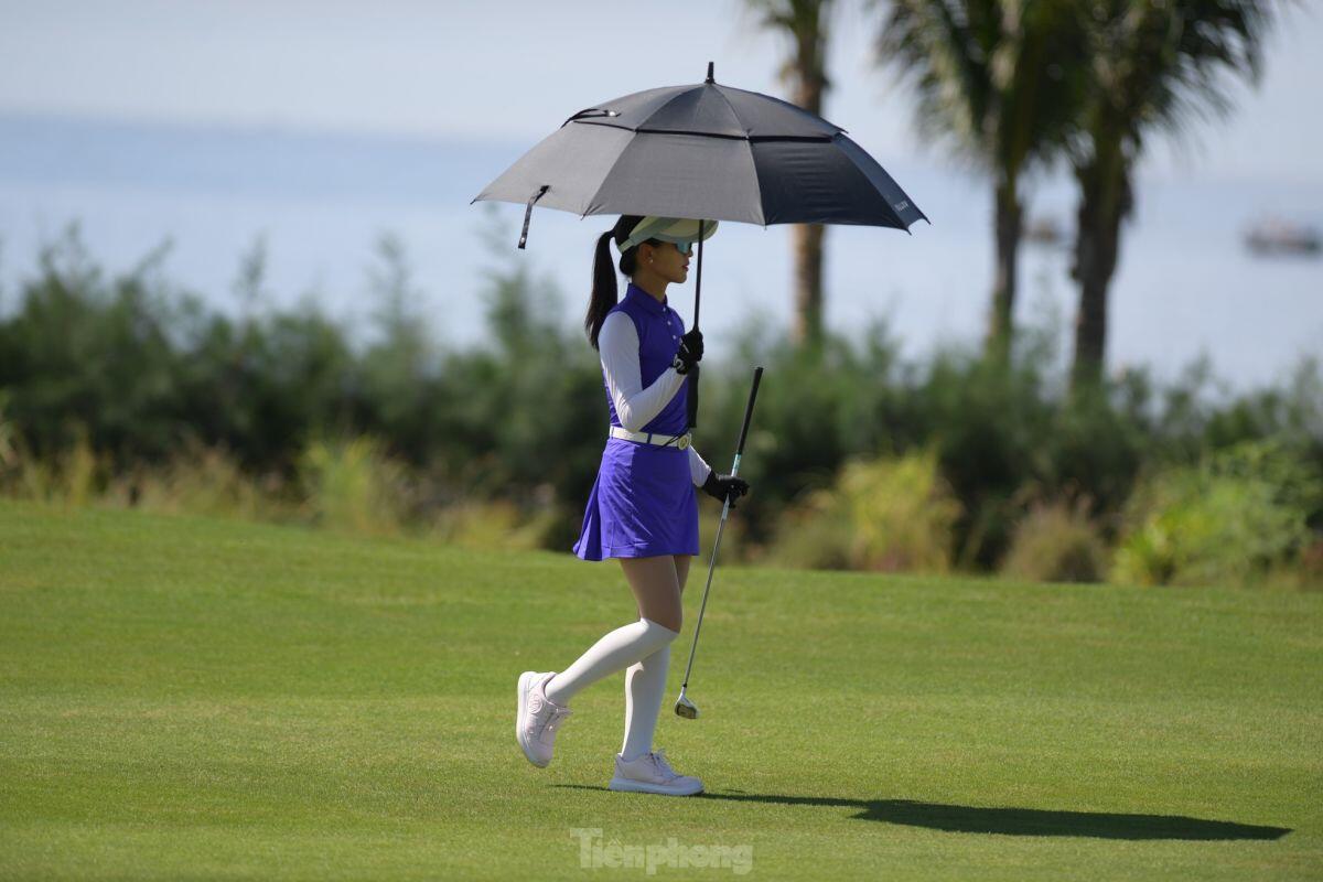 Người đẹp Lê Thanh Tú trải nghiệm tour golf tại Dragon Golf Links ảnh 10