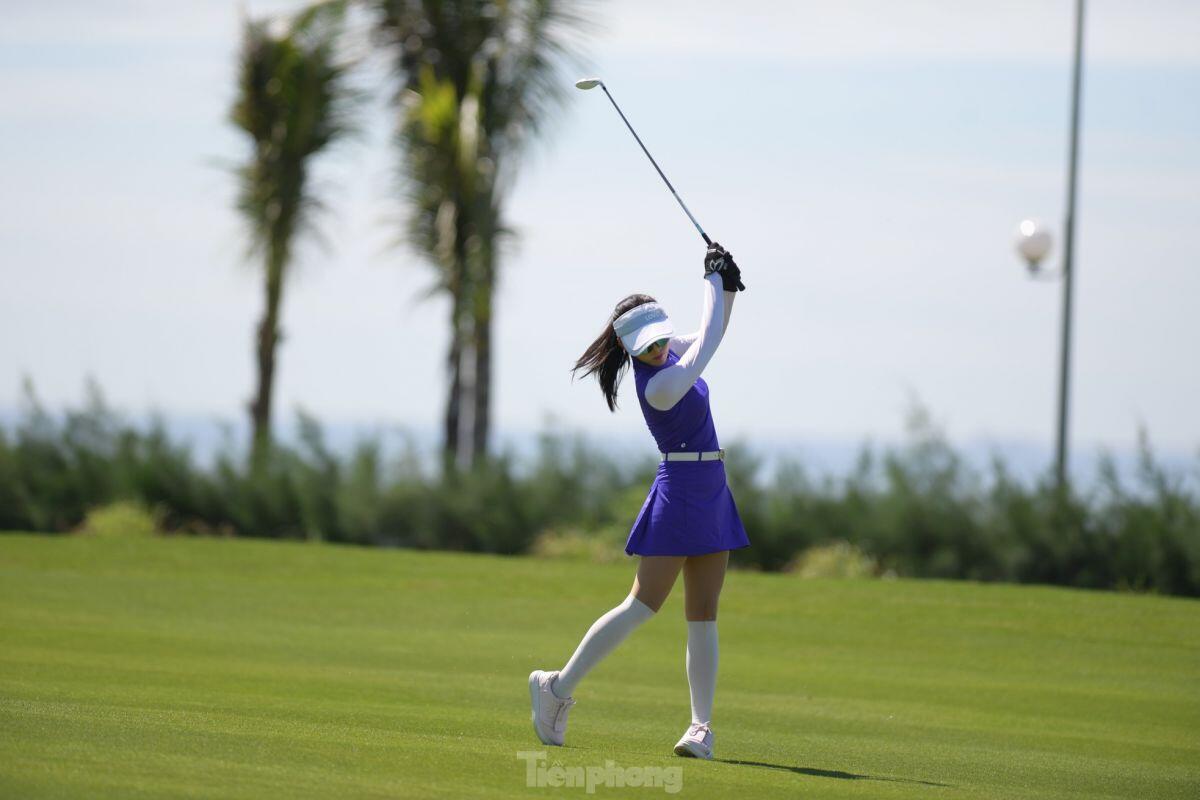 Người đẹp Lê Thanh Tú trải nghiệm tour golf tại Dragon Golf Links ảnh 6