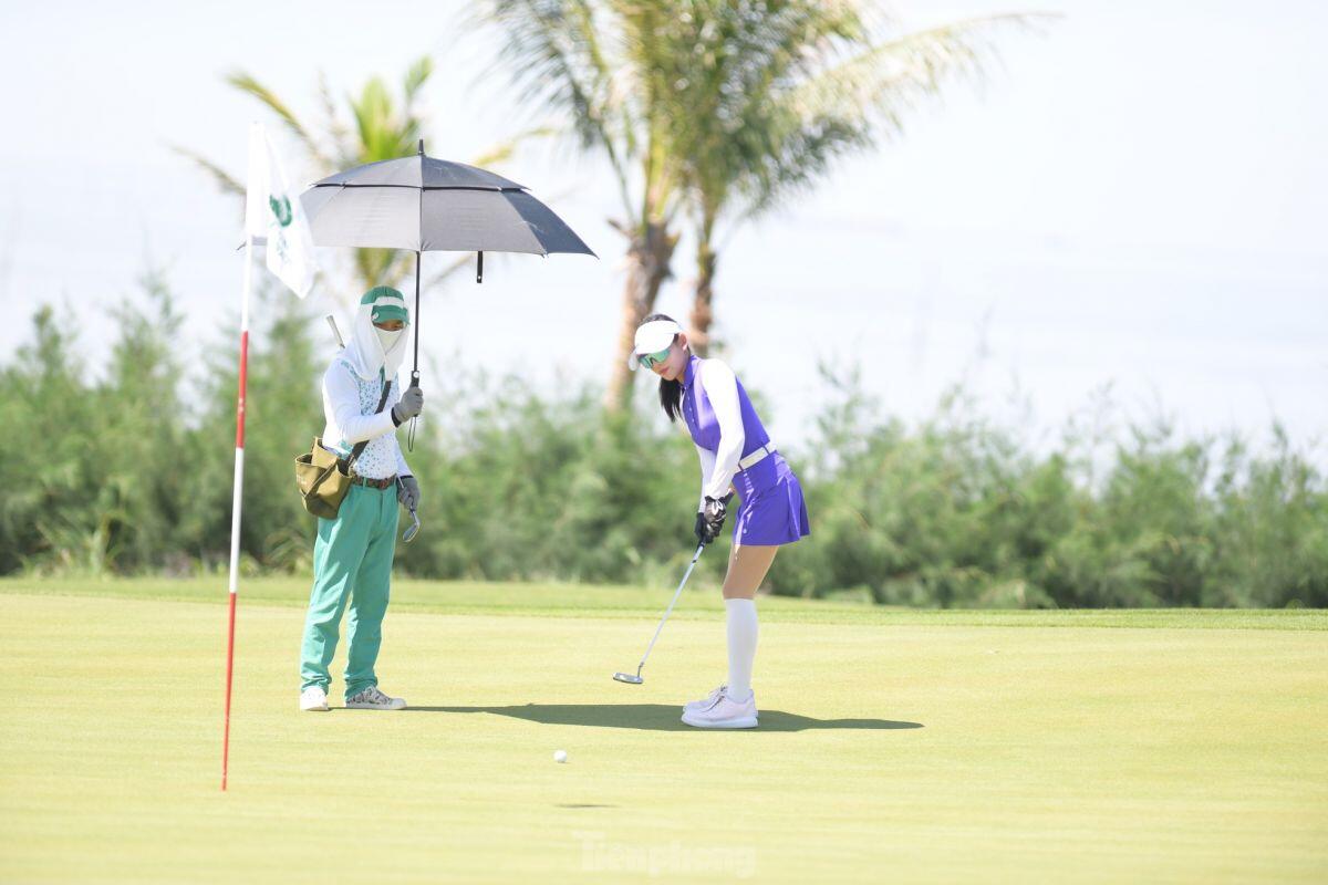 Người đẹp Lê Thanh Tú trải nghiệm tour golf tại Dragon Golf Links ảnh 7