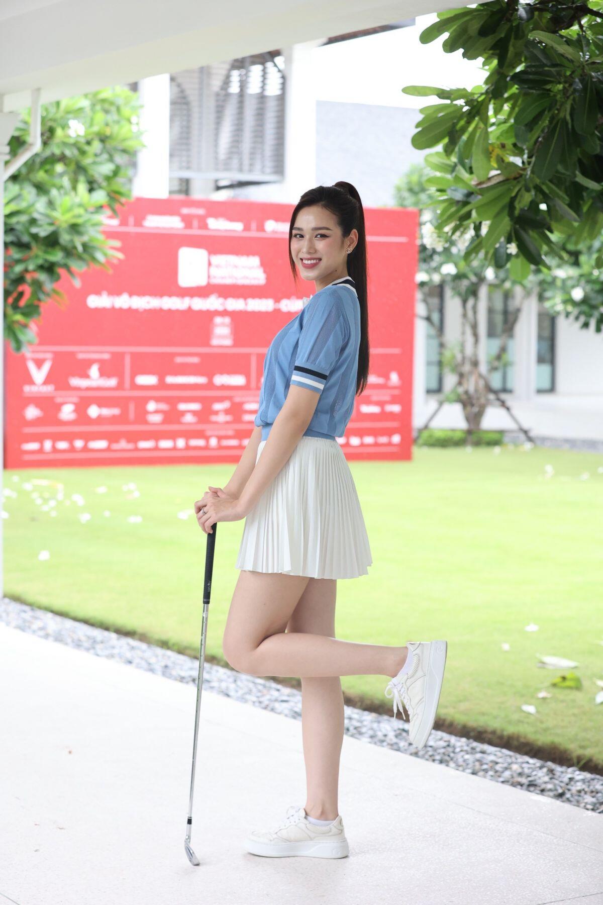 Hoa hậu Đỗ Thị Hà, Thanh Thủy đọ sắc rạng rỡ với trang phục golf ảnh 6