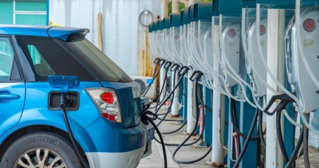 Việt Nam lọt top 10 quốc gia có chi phí sạc ô tô điện rẻ nhất toàn cầu ảnh 1