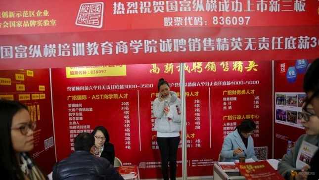 Trung Quốc: Nhiều người thất nghiệp, vé số bán chạy bất ngờ ảnh 1
