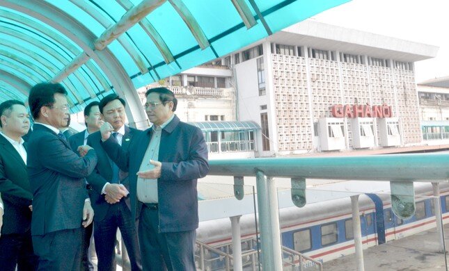 Thủ tướng thị sát ga Hà Nội, chỉ đạo quyết tâm làm đường sắt tốc độ cao ảnh 1