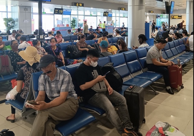 Hình ảnh không thể tin nổi ở sân bay Tân Sơn Nhất ảnh 5