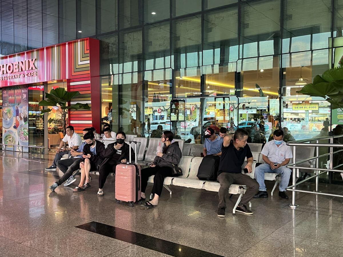 Ngày cuối nghỉ lễ: Sân bay Tân Sơn Nhất thoáng từ chiều đến tối ảnh 6