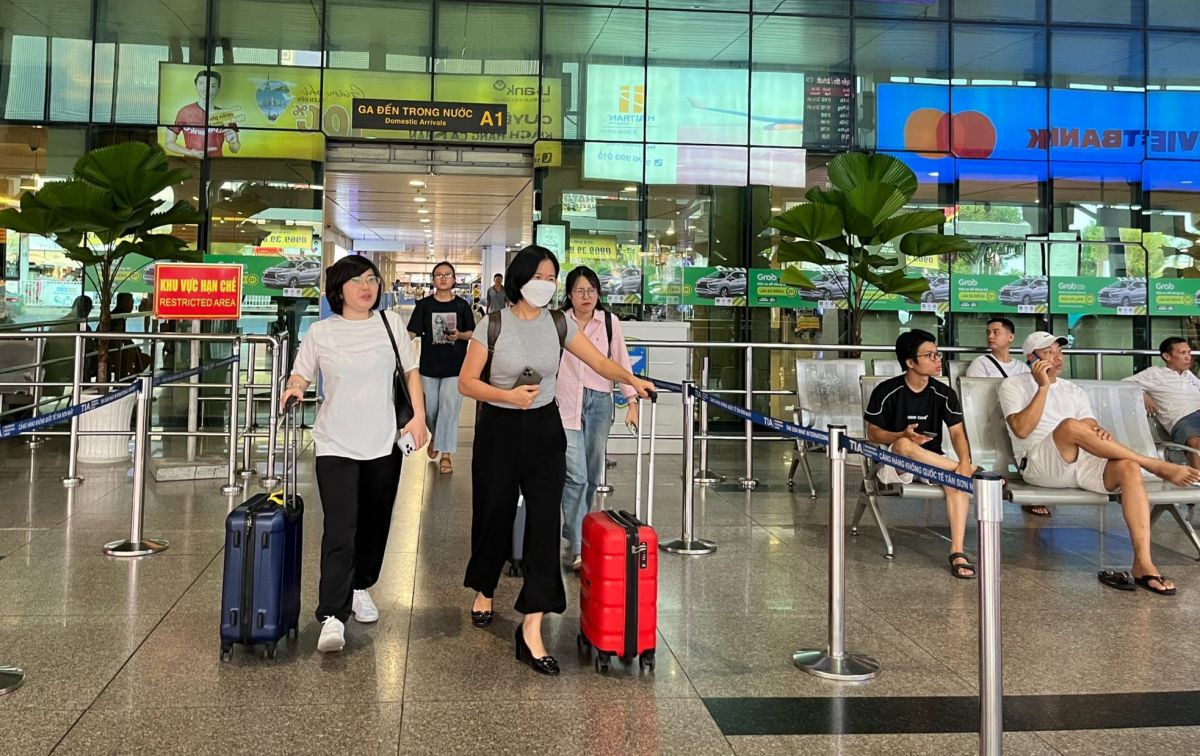 Ngày cuối nghỉ lễ: Sân bay Tân Sơn Nhất thoáng từ chiều đến tối ảnh 5