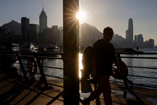 Dân đại lục Trung Quốc đổ xô đầu tư ở Hong Kong ảnh 1
