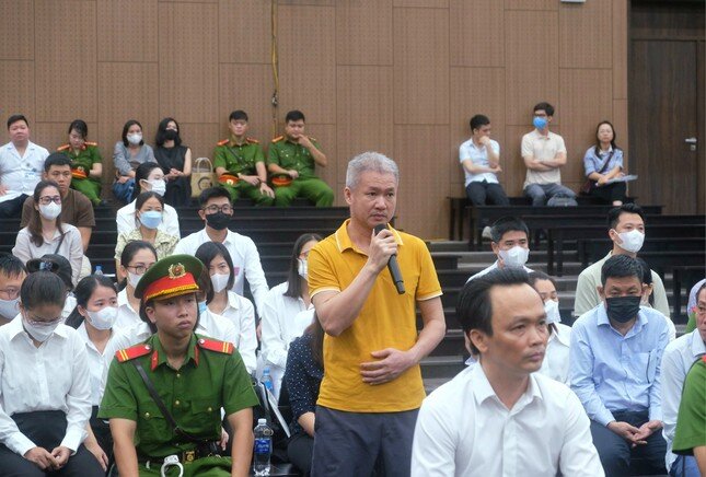 Toà cách ly ông Trịnh Văn Quyết để xét hỏi nhóm bị cáo đồng phạm giúp sức ảnh 2